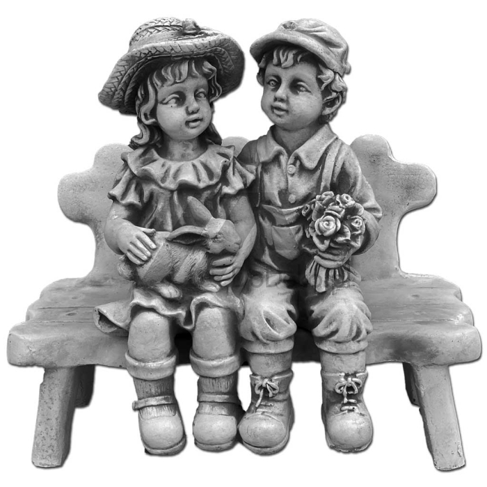 Девушка и мальчик на скамейке